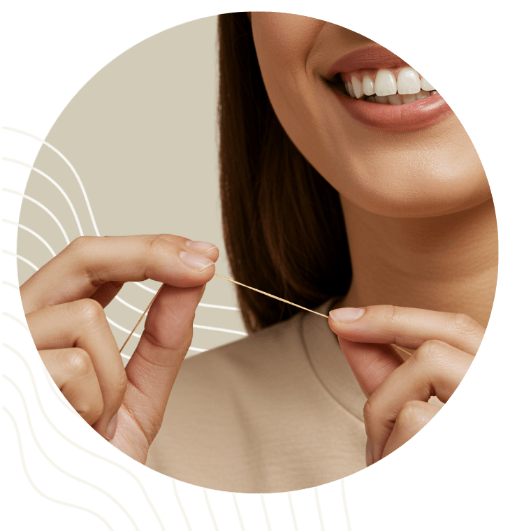 Kobieta trzyma nić dentystyczną między palcami i przygotowuje się do czyszczenia zębów